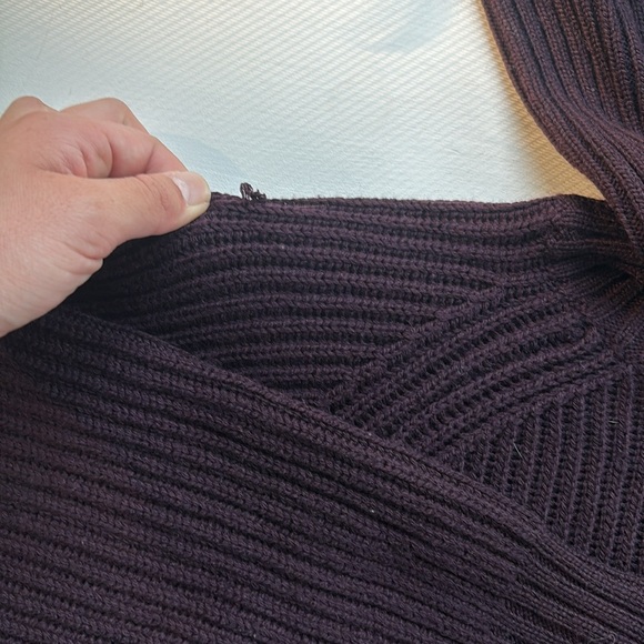 Aritzia Lin sweater - Picture 5 of 11